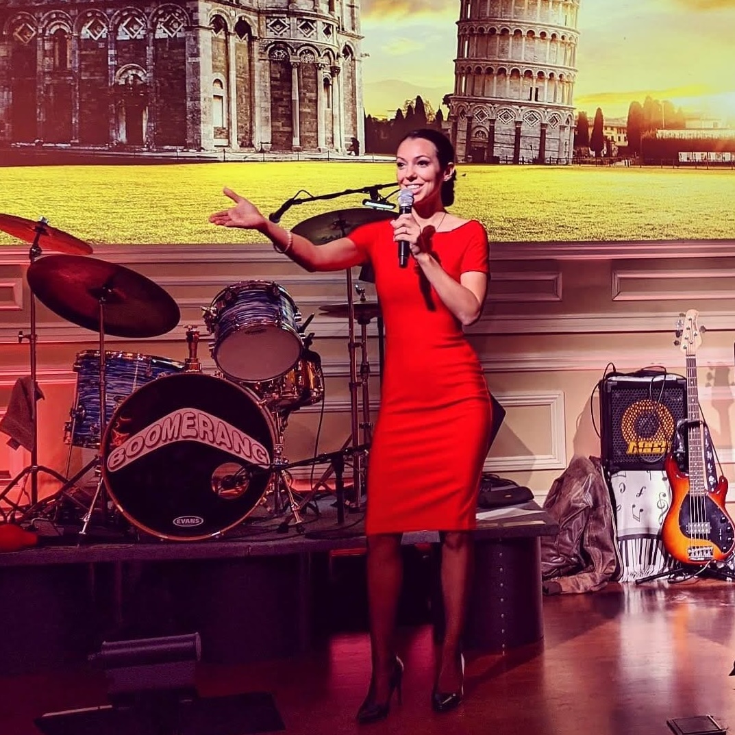 Nicole at an auction