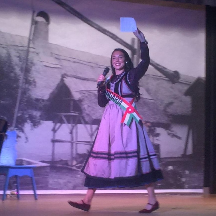 Nicole auctioneering